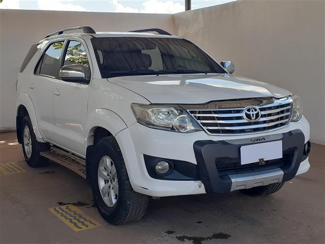 TOYOTA HILUX SW4 4X2SR 2015 TOYOTA HILUX SW4 4X2SR 2015