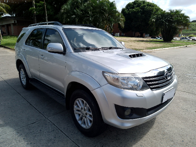 TOYOTA HILUX SW4 4X4  2015 TOYOTA HILUX SW4 4X4  2015
